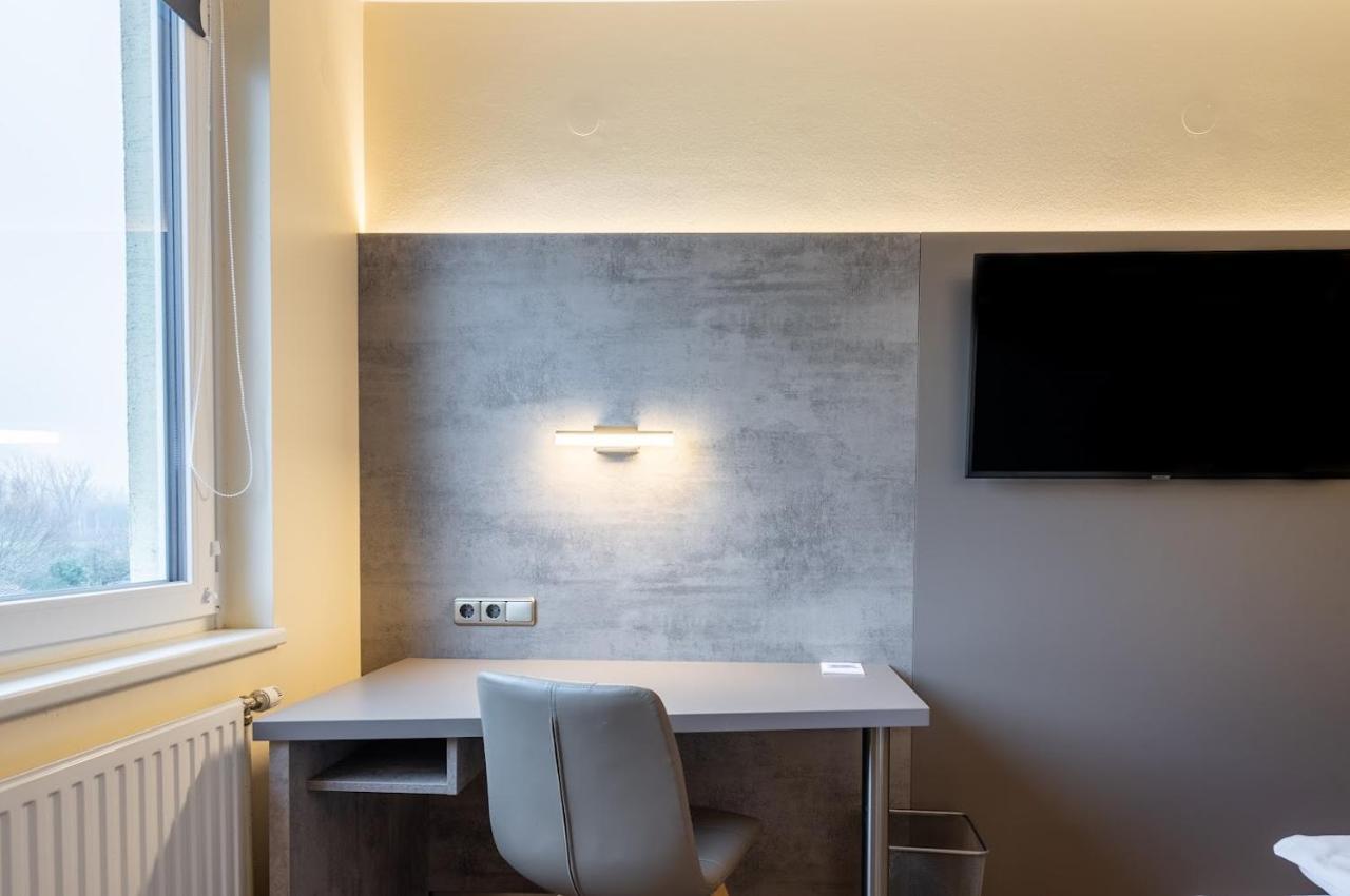 Das Reinisch Just Rooms Швехат Экстерьер фото