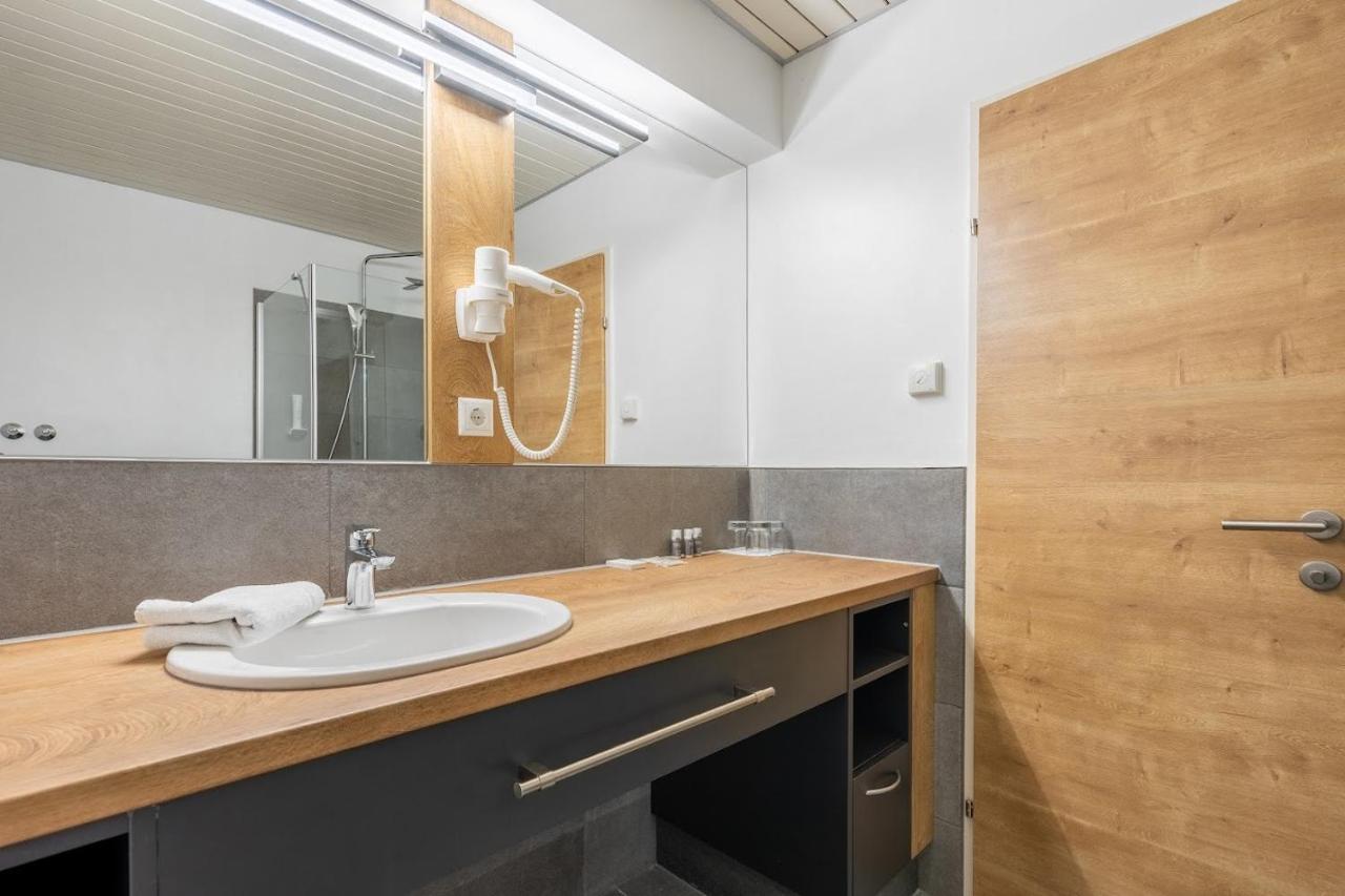 Das Reinisch Just Rooms Швехат Экстерьер фото