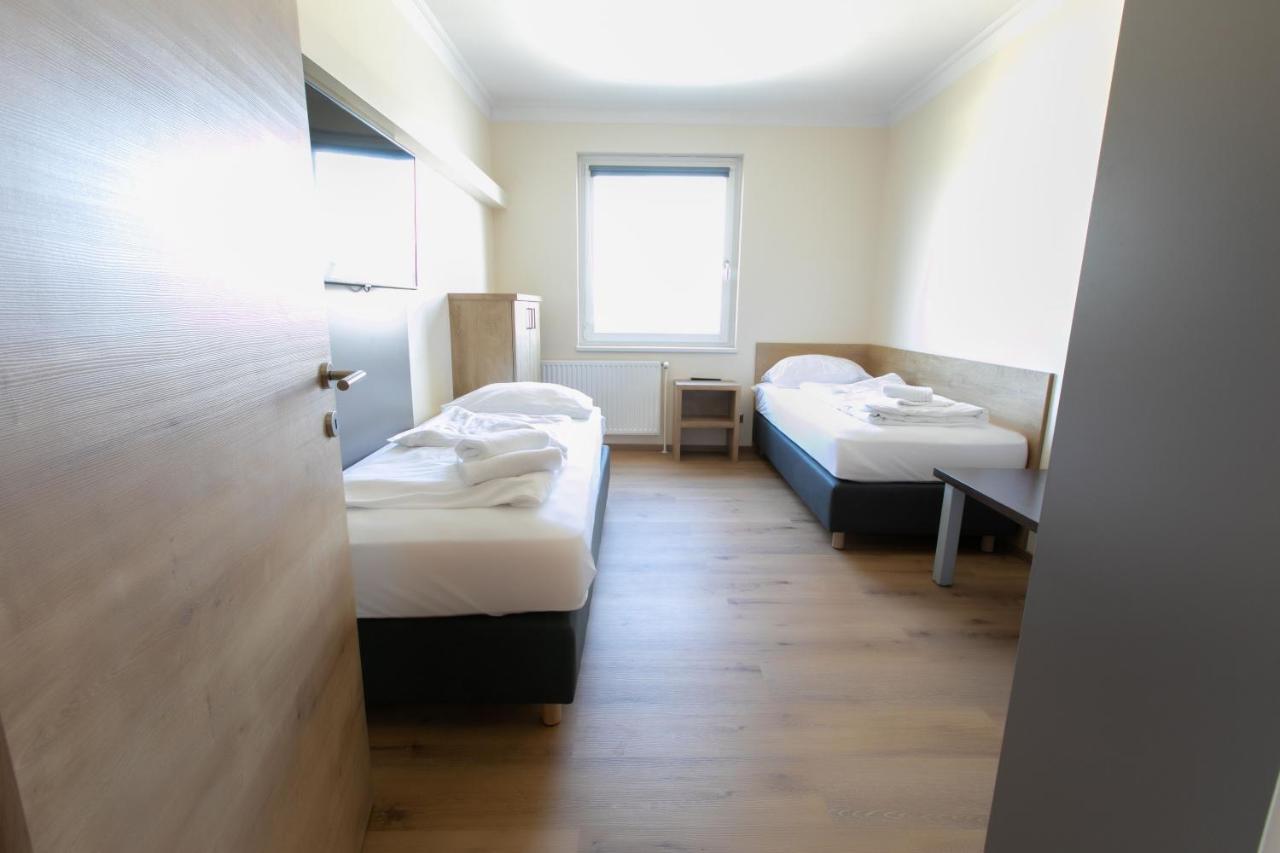 Das Reinisch Just Rooms Швехат Экстерьер фото