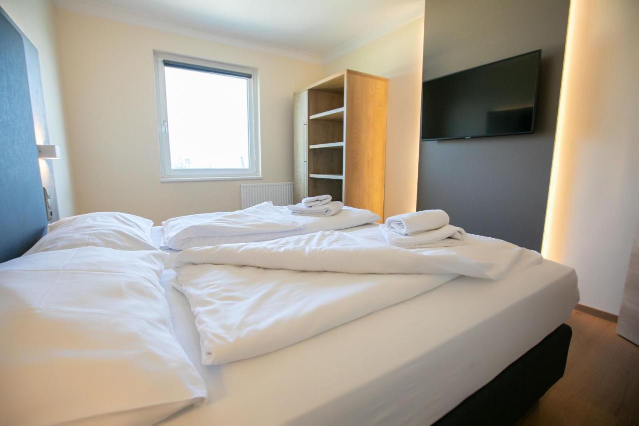 Das Reinisch Just Rooms Швехат Экстерьер фото