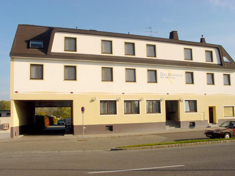 Das Reinisch Just Rooms Швехат Экстерьер фото