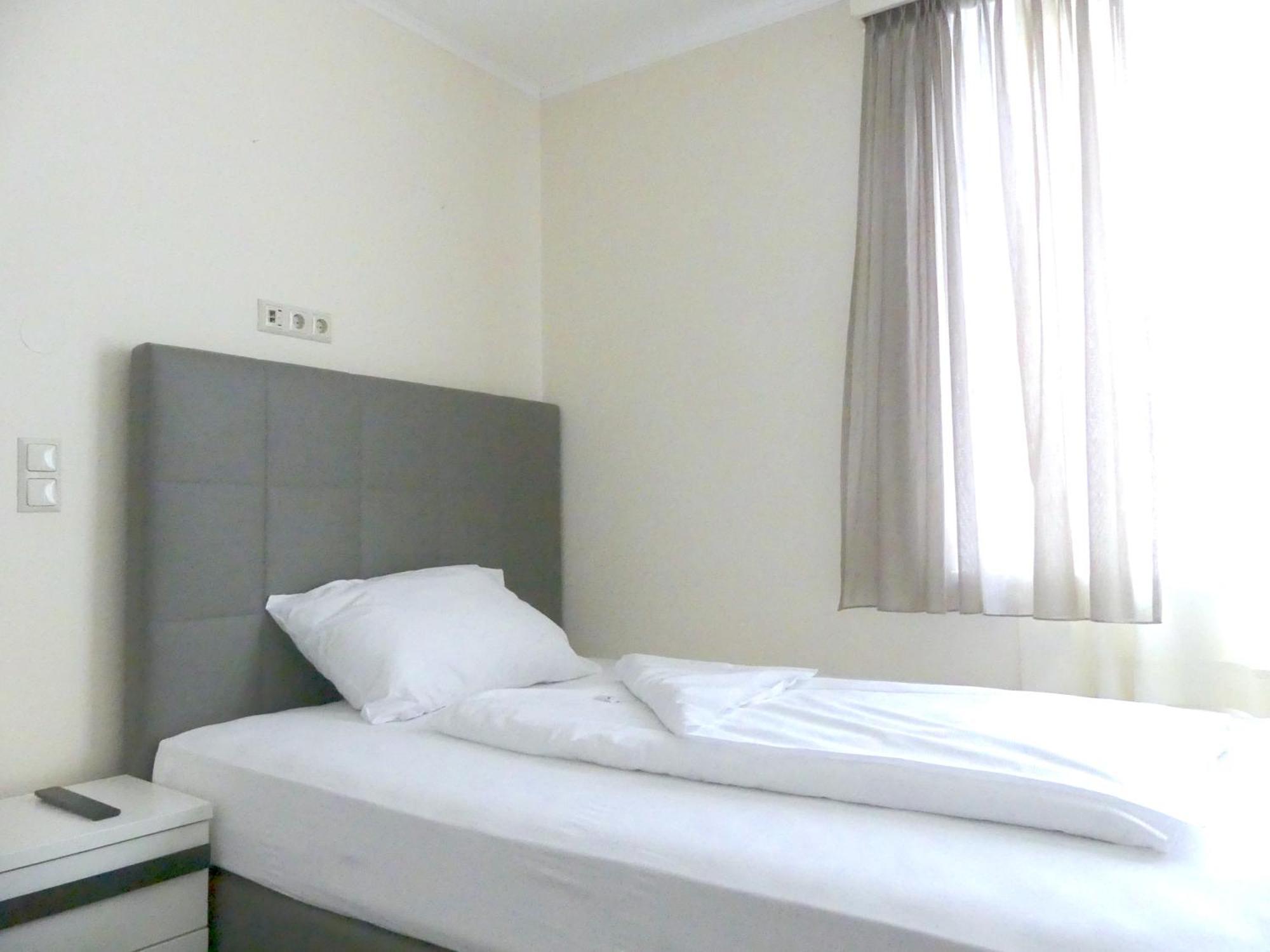 Das Reinisch Just Rooms Швехат Экстерьер фото