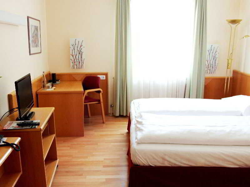 Das Reinisch Just Rooms Швехат Экстерьер фото