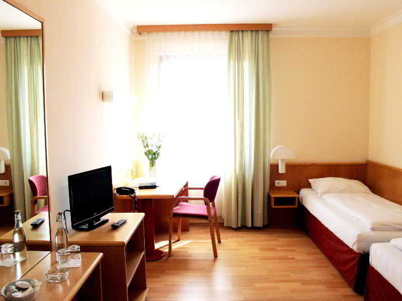 Das Reinisch Just Rooms Швехат Экстерьер фото
